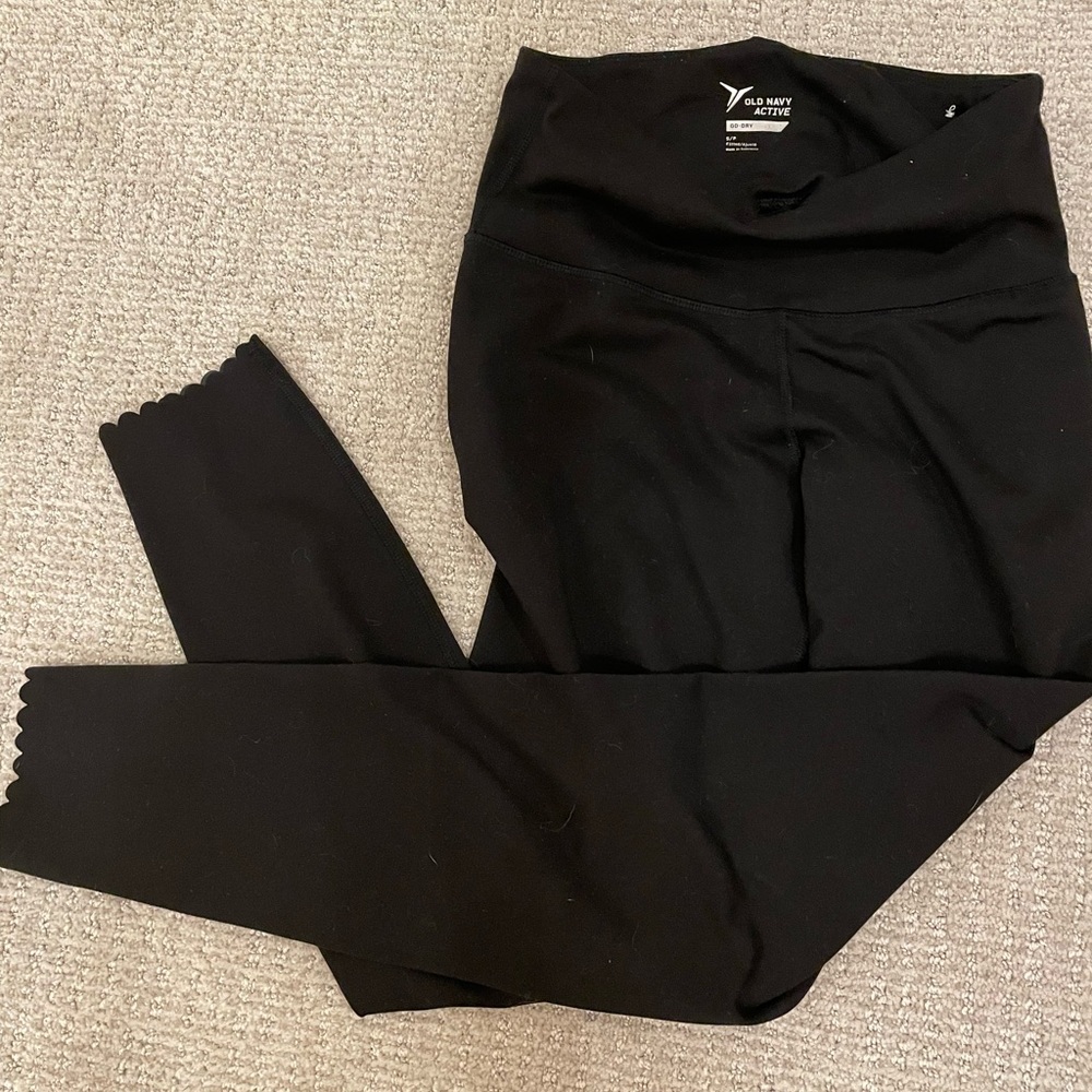 Scalloped bottom leggings